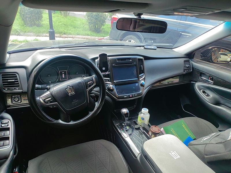 Toyota Crown - фото 4