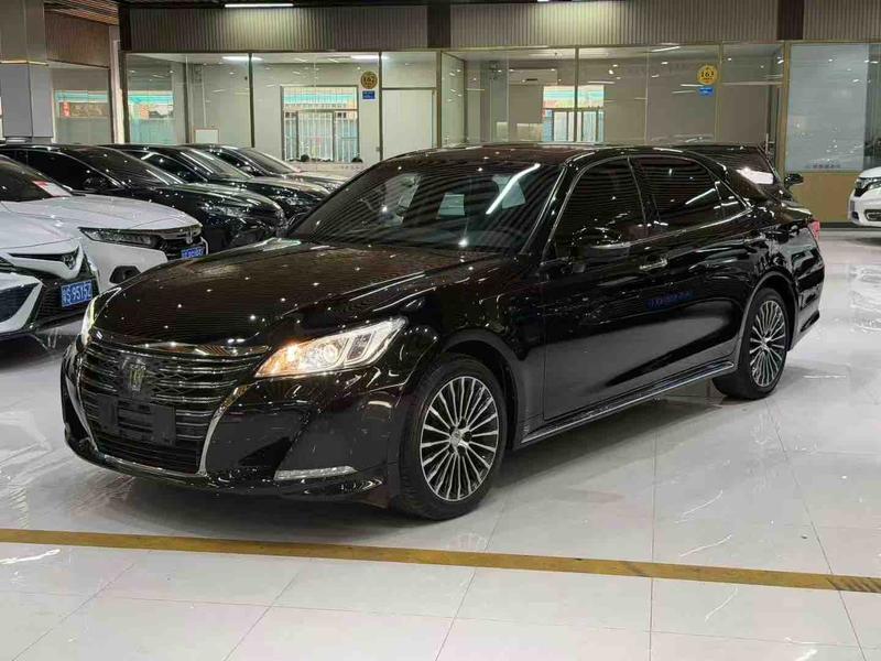 Toyota Crown - фото 0