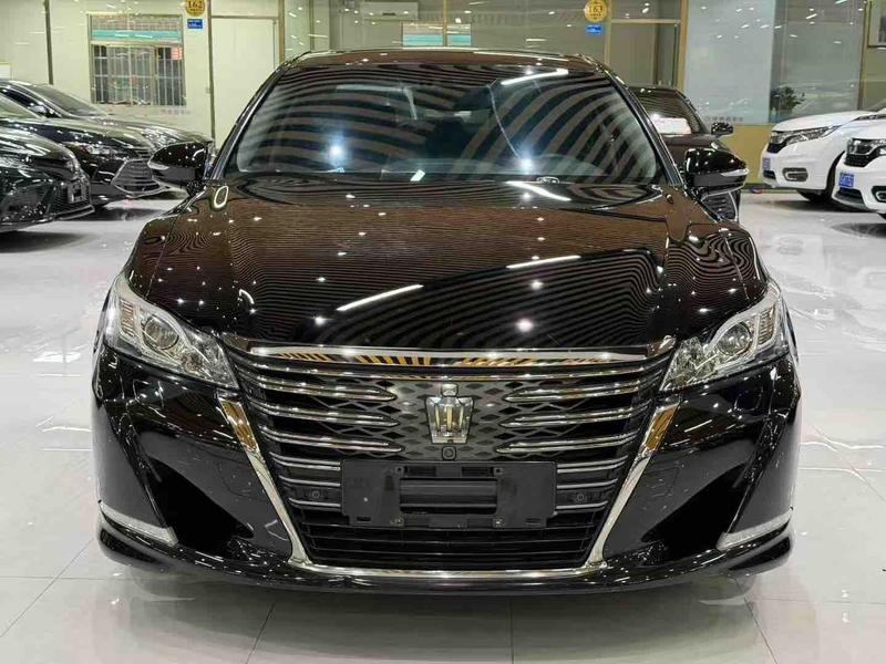 Toyota Crown - фото 1