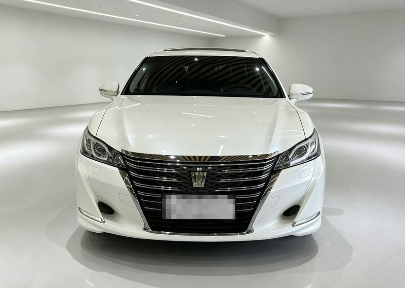 Toyota Crown - фото 1
