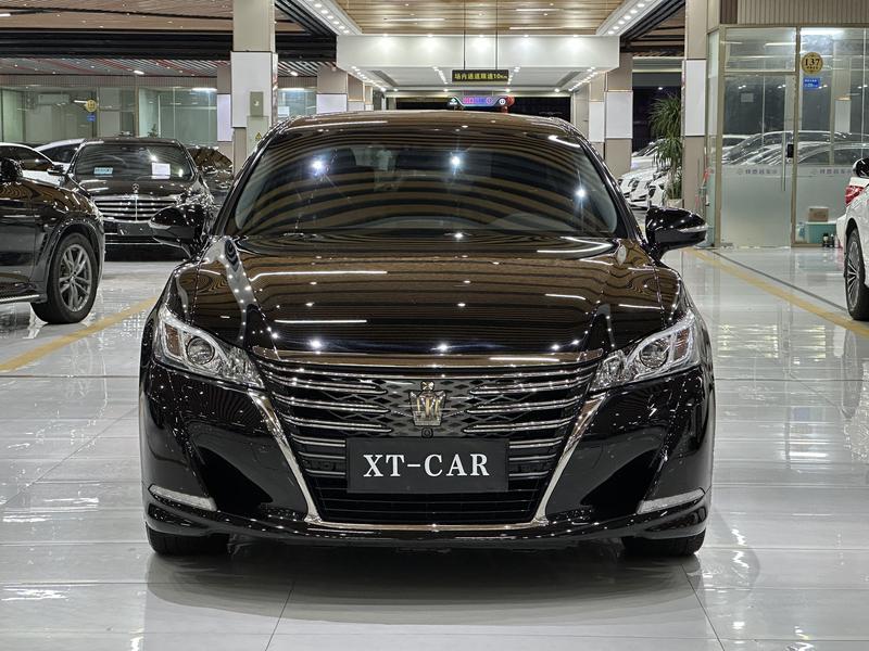 Toyota Crown - фото 1