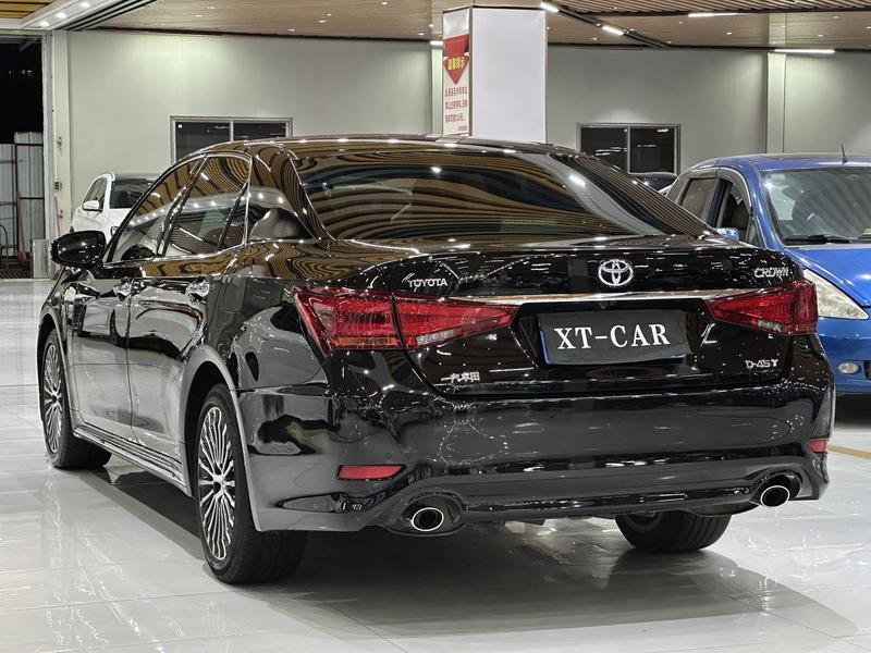 Toyota Crown - фото 3