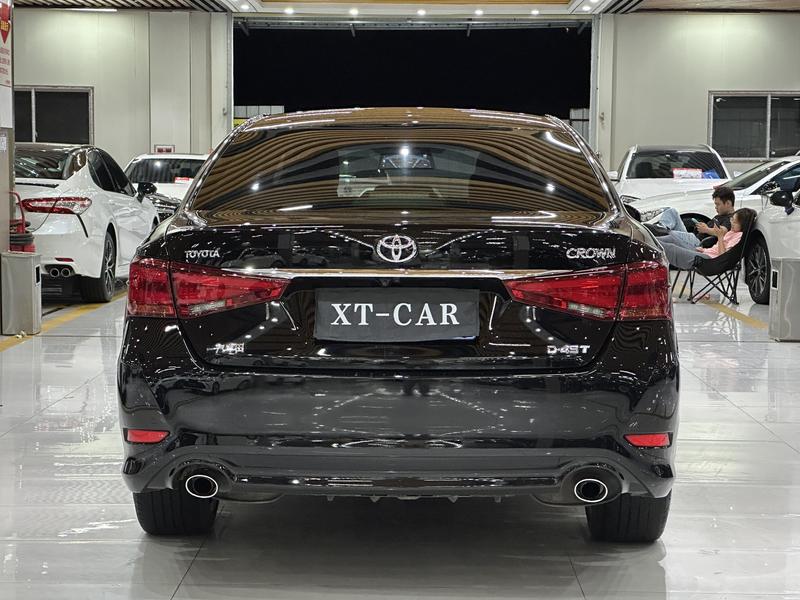 Toyota Crown - фото 4