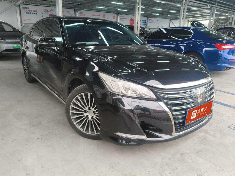 Toyota Crown - фото 1