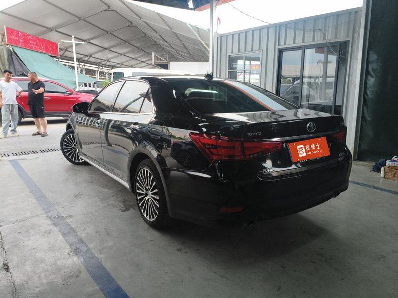 Toyota Crown - фото 2