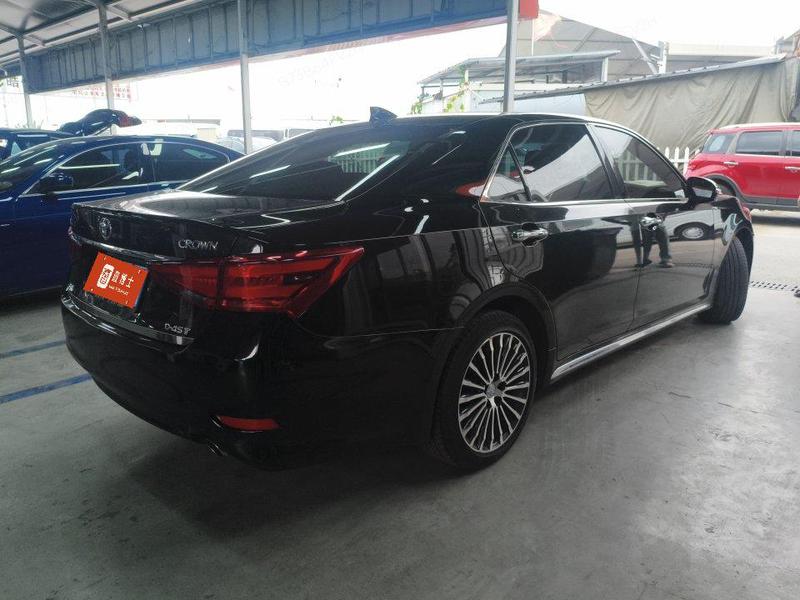 Toyota Crown - фото 3