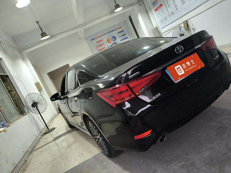 Toyota Crown - фото 2