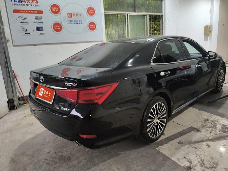 Toyota Crown - фото 3
