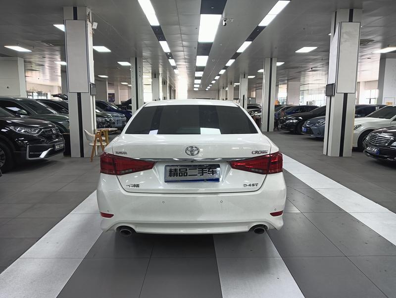 Toyota Crown - фото 4