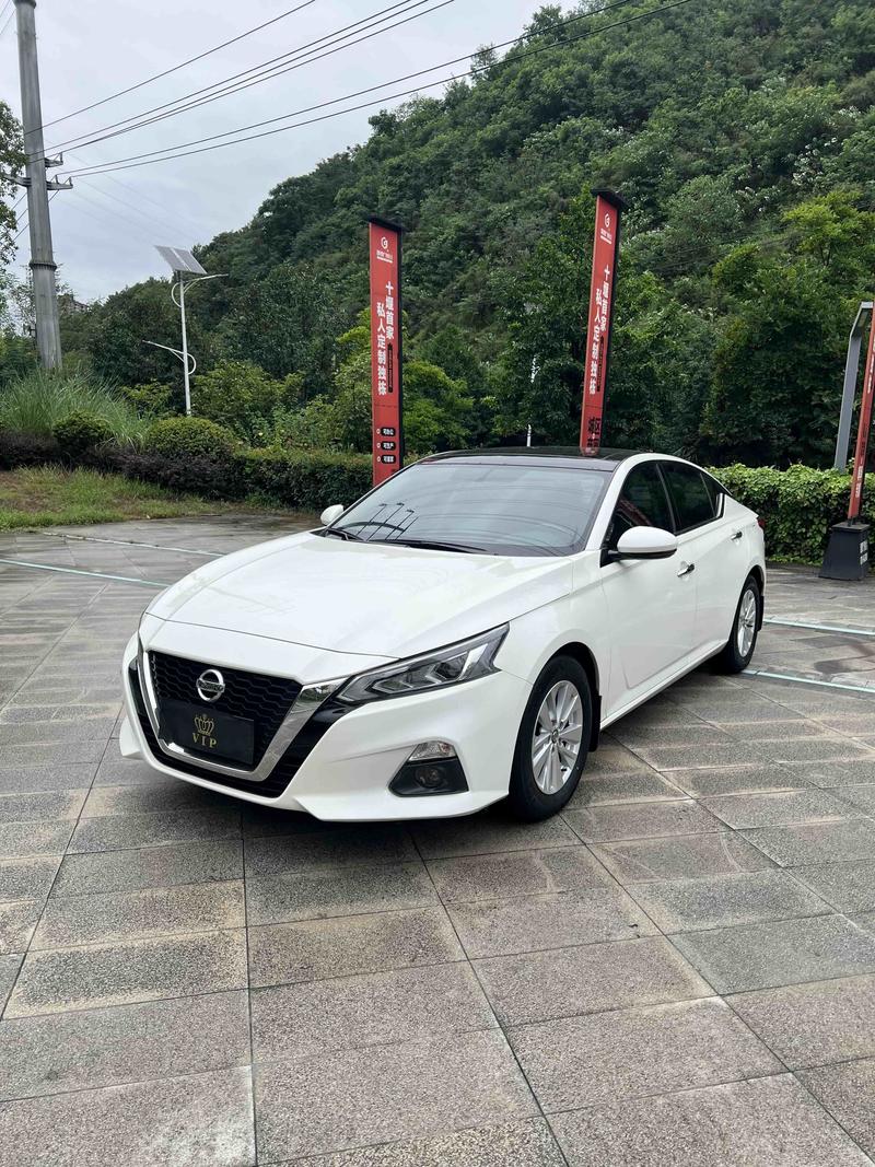 Nissan Teana - фото 0