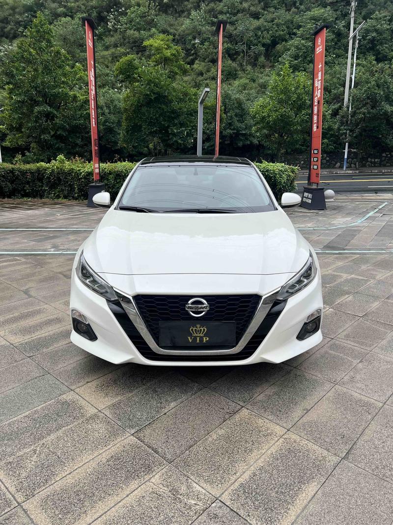 Nissan Teana - фото 1