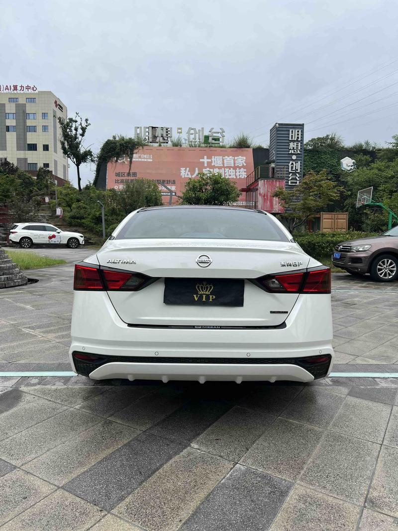 Nissan Teana - фото 4