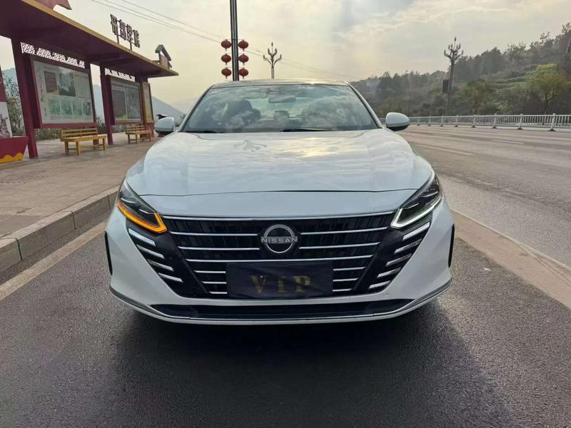 Nissan Teana - фото 1