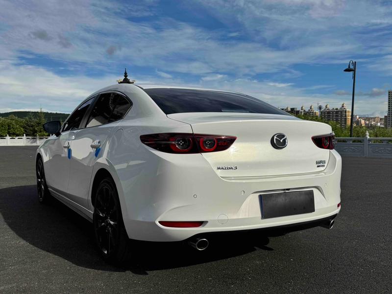 Mazda Mazda3 - фото 3