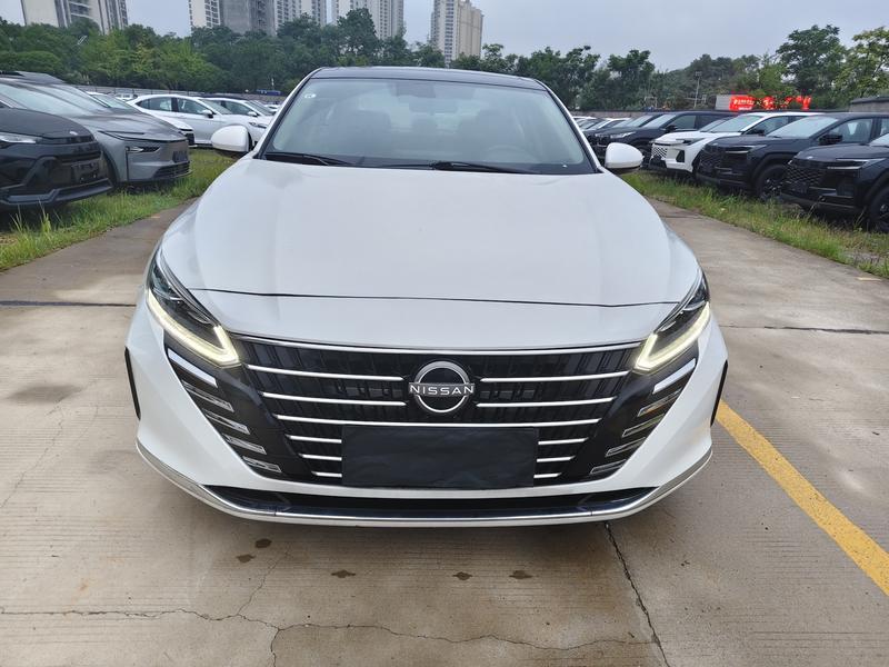 Nissan Teana - фото 1