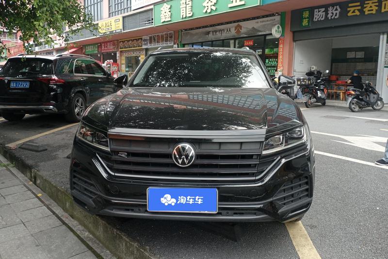 Volkswagen Touareg - фото 1