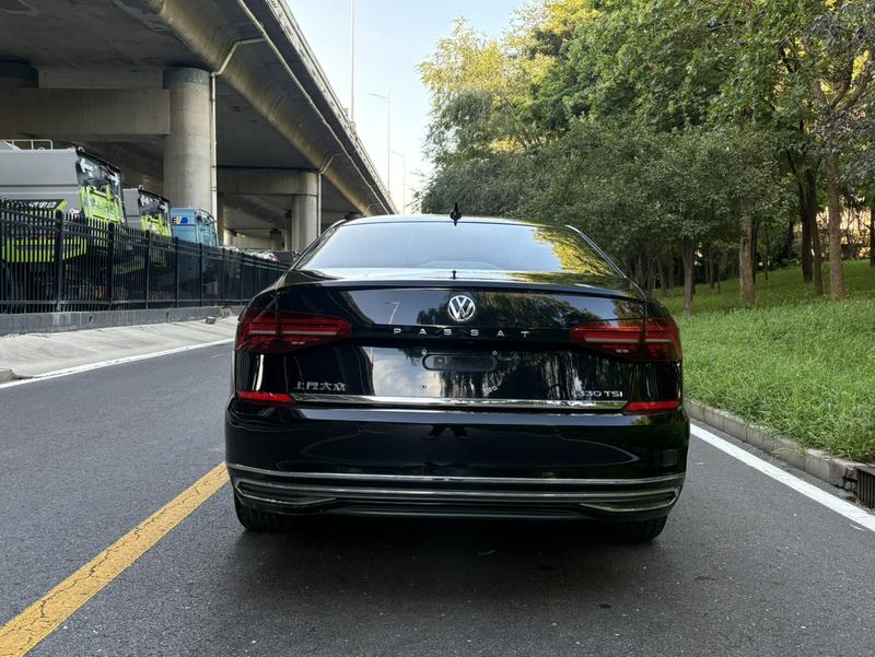 Volkswagen Passat - фото 4