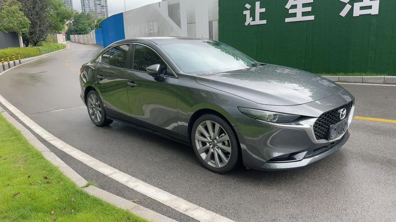 Mazda Mazda3 - фото 2