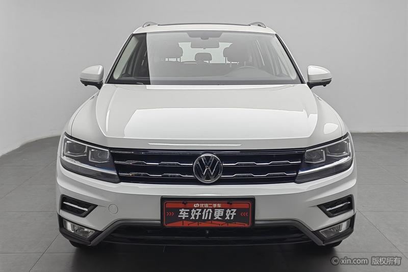 Volkswagen Tiguan L - фото 1