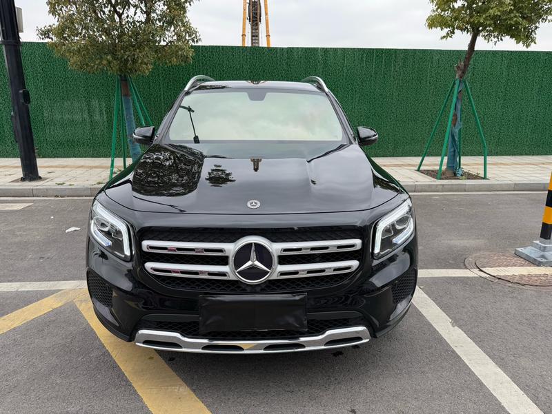 Mercedes-Benz GLB - фото 1