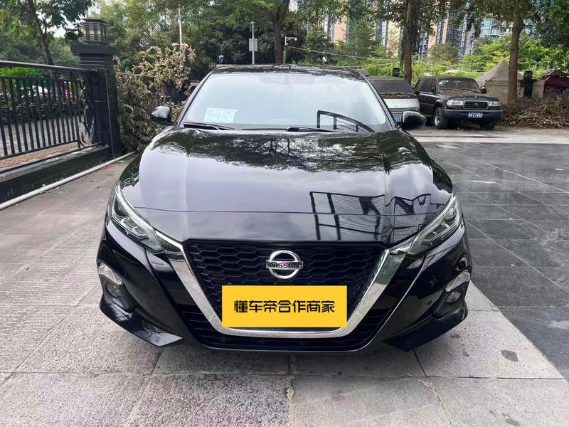 Nissan Teana - фото 1