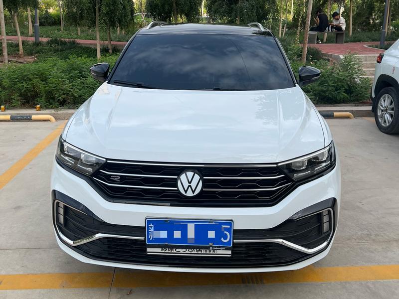 Volkswagen T-Roc - фото 1