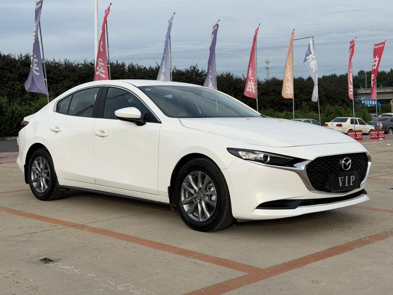 Mazda Mazda3 - фото 2