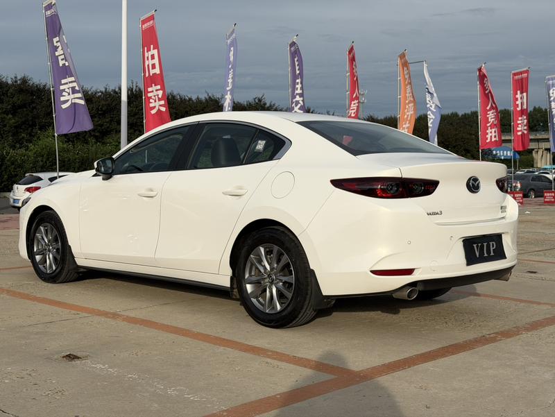 Mazda Mazda3 - фото 3