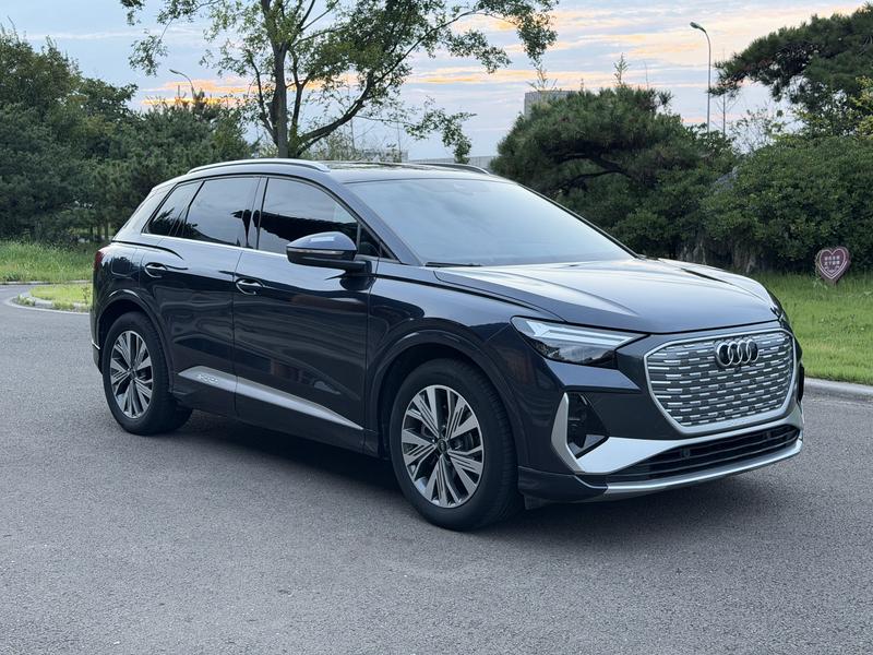 Audi Q4 e-tron - фото 2