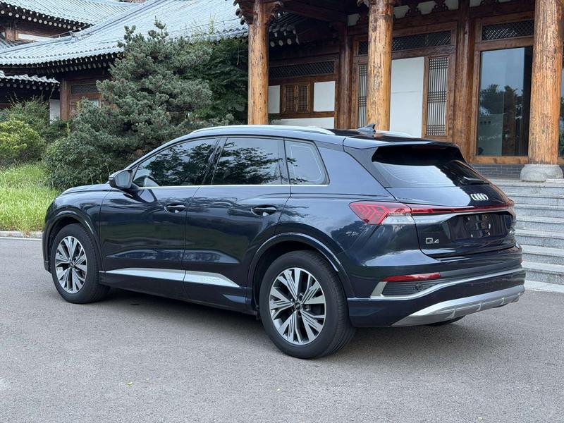 Audi Q4 e-tron - фото 3
