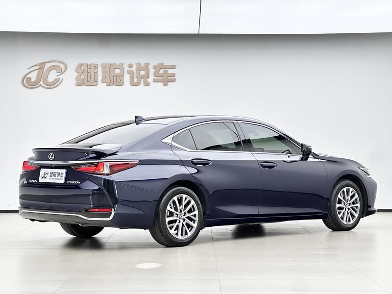 Lexus ES - фото 4