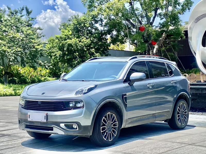 Lynk & Co 01 - фото 0