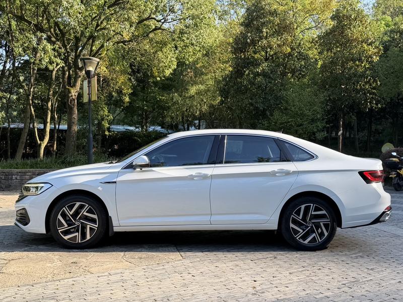 Volkswagen Sagitar - фото 3