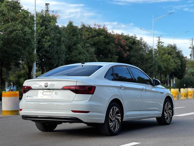 Volkswagen Sagitar - фото 4