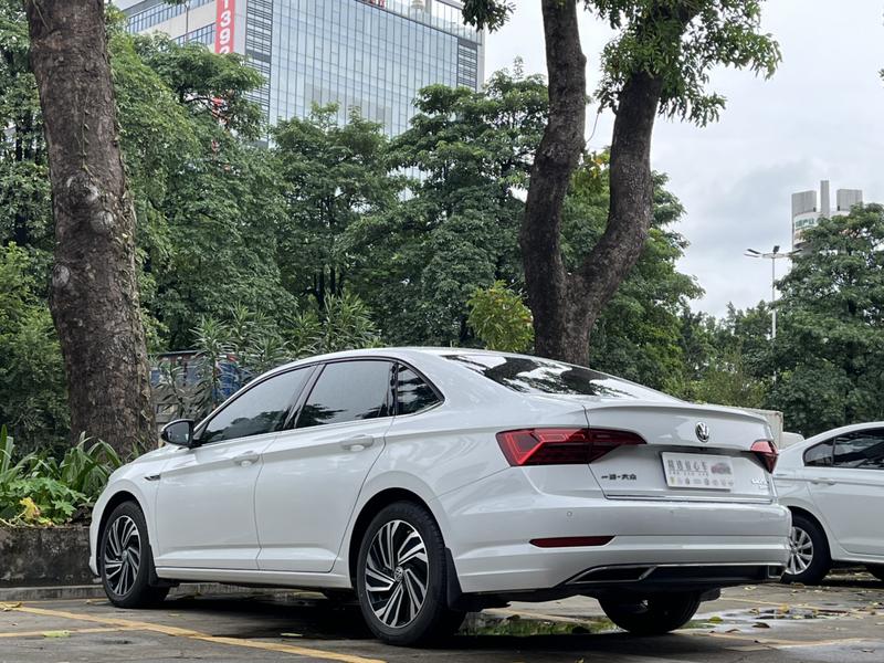 Volkswagen Sagitar - фото 3