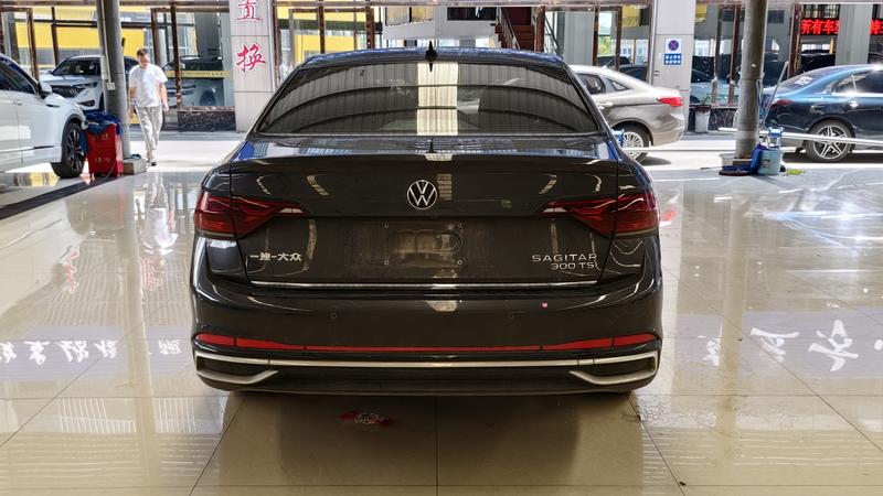Volkswagen Sagitar - фото 4