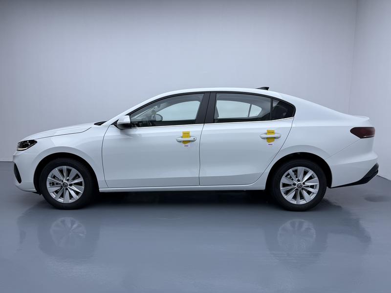 Volkswagen Sagitar - фото 3