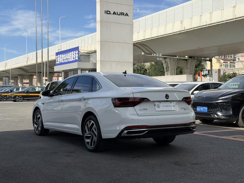 Volkswagen Sagitar - фото 3