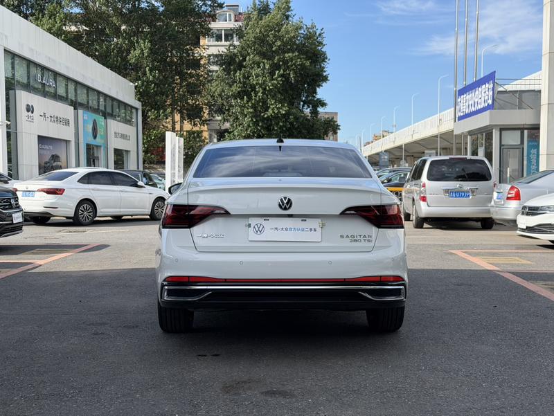 Volkswagen Sagitar - фото 4