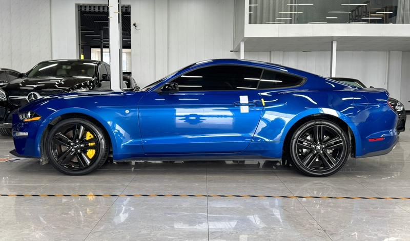 Ford Mustang - фото 1