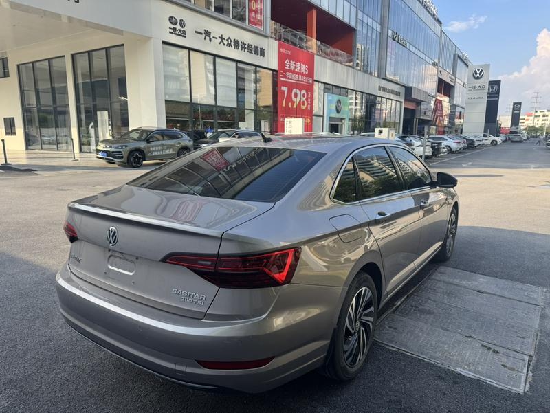 Volkswagen Sagitar - фото 4