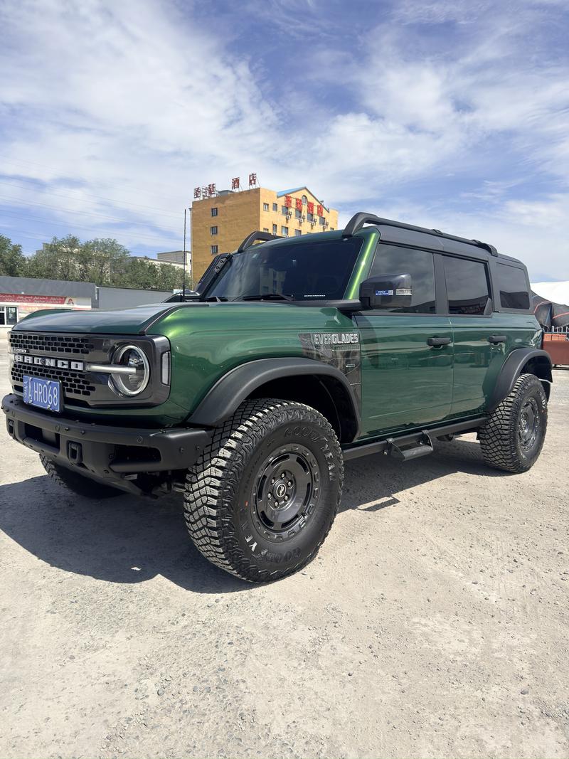 Ford Bronco - фото 0