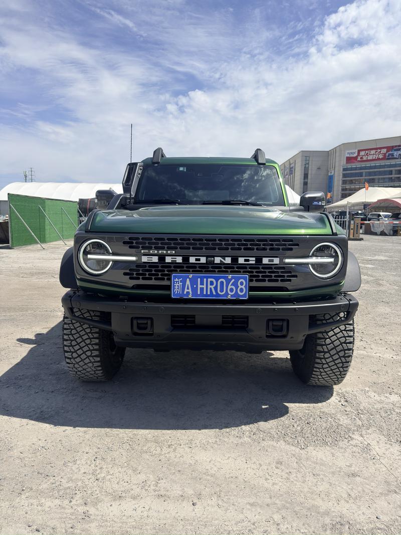 Ford Bronco - фото 1