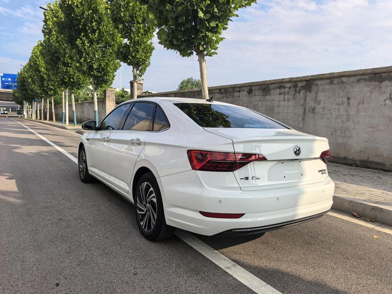 Volkswagen Sagitar - фото 3