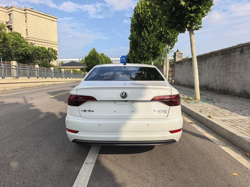 Volkswagen Sagitar - фото 4