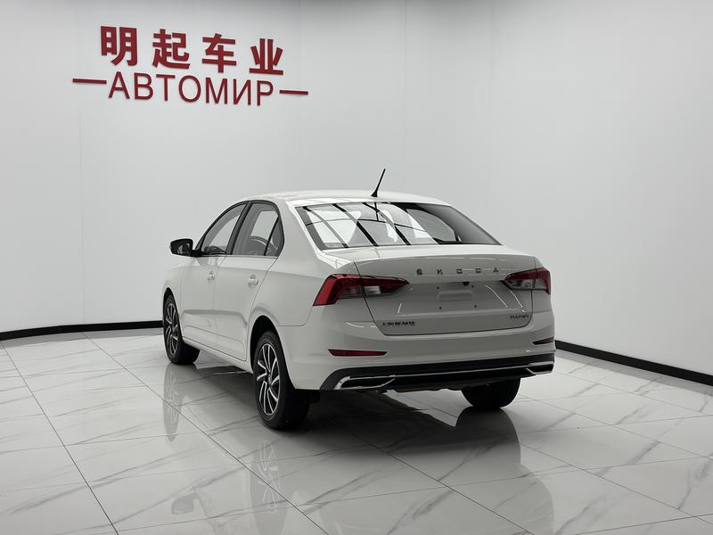 Skoda Rapid - фото 3