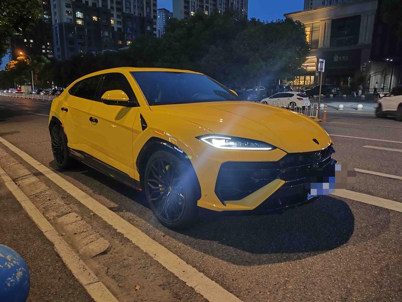 Lamborghini Urus SE - фото 2