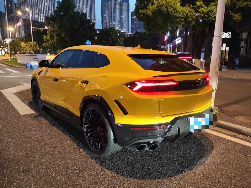 Lamborghini Urus SE - фото 3