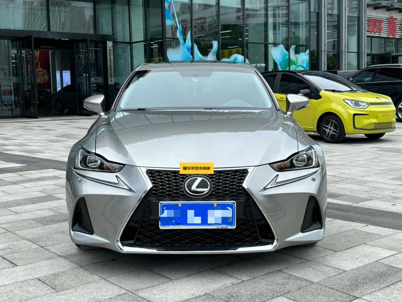Lexus IS - фото 1
