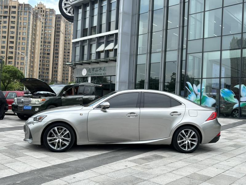 Lexus IS - фото 2